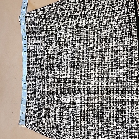 The Limited Size 4 Black White Tweed Mini Skirt, Lined, Gently Used Condition. - Picture 7 of 11